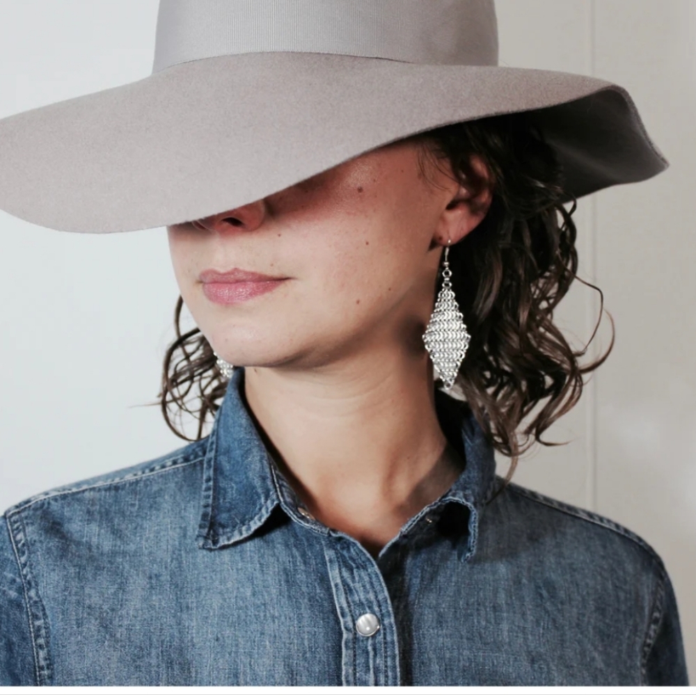 The Linked Silver 925 Triangle Earrings - Picture 6 of 10